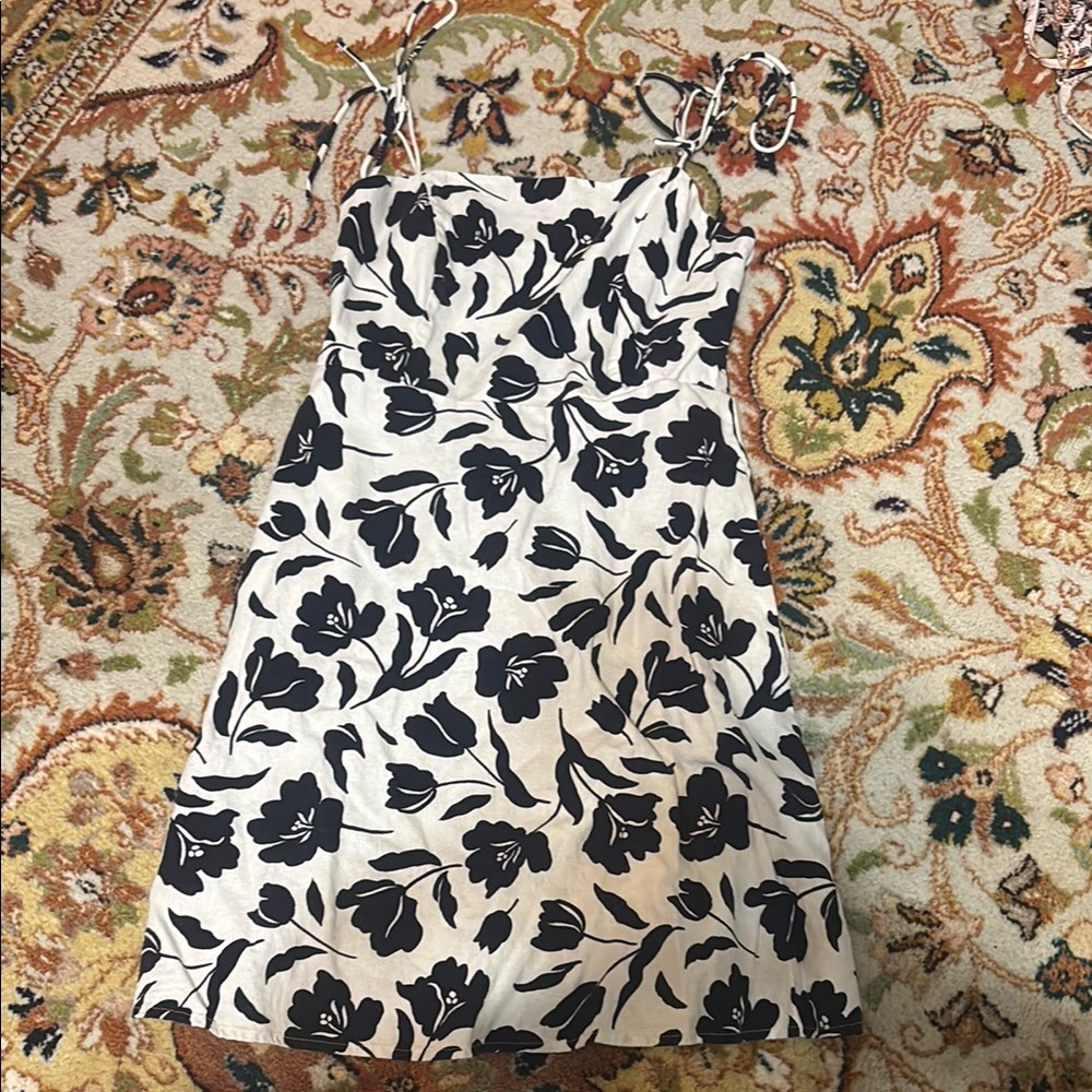 Old Navy Black and White Sleeveless Sundress